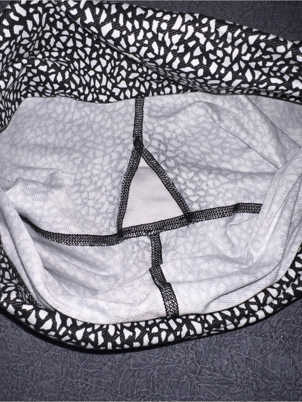 LULULEMON Wunder Under Miss
Mosaic Hi-Rise Crop Leggings size 8 - Picture 7 of 8